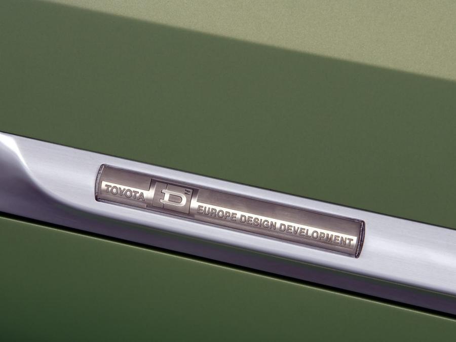  Toyota Urban Cruiser Concept 2006 года  (фото 15 из 34)